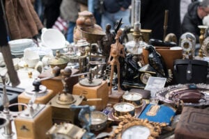 Descarregada d'antiguitats a Vic foto