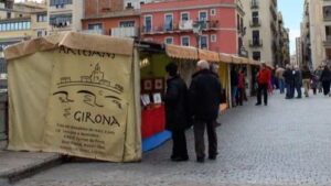 Fira-Mercat de productes artesans del pont de Pedra a Girona