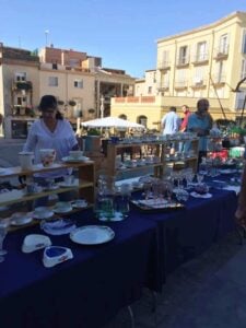 Fira mercat de brocanters a castello dempuries foto 2 min