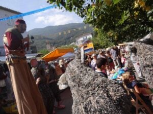 Fira del joc i productes de la terra a les planes dhostoles foto 2