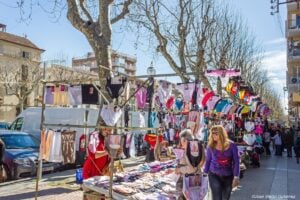 Mercadillu den plaza a arenys de mar foto