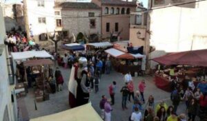 Mercat medieval a creixell foto 3 min