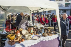 Mercat dartesania brocanters i pintura a vilafranca del penedes foto 2