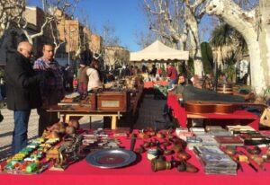 Mercat mensual dantiguitats colleccionisme art i artesania a igualada foto 1