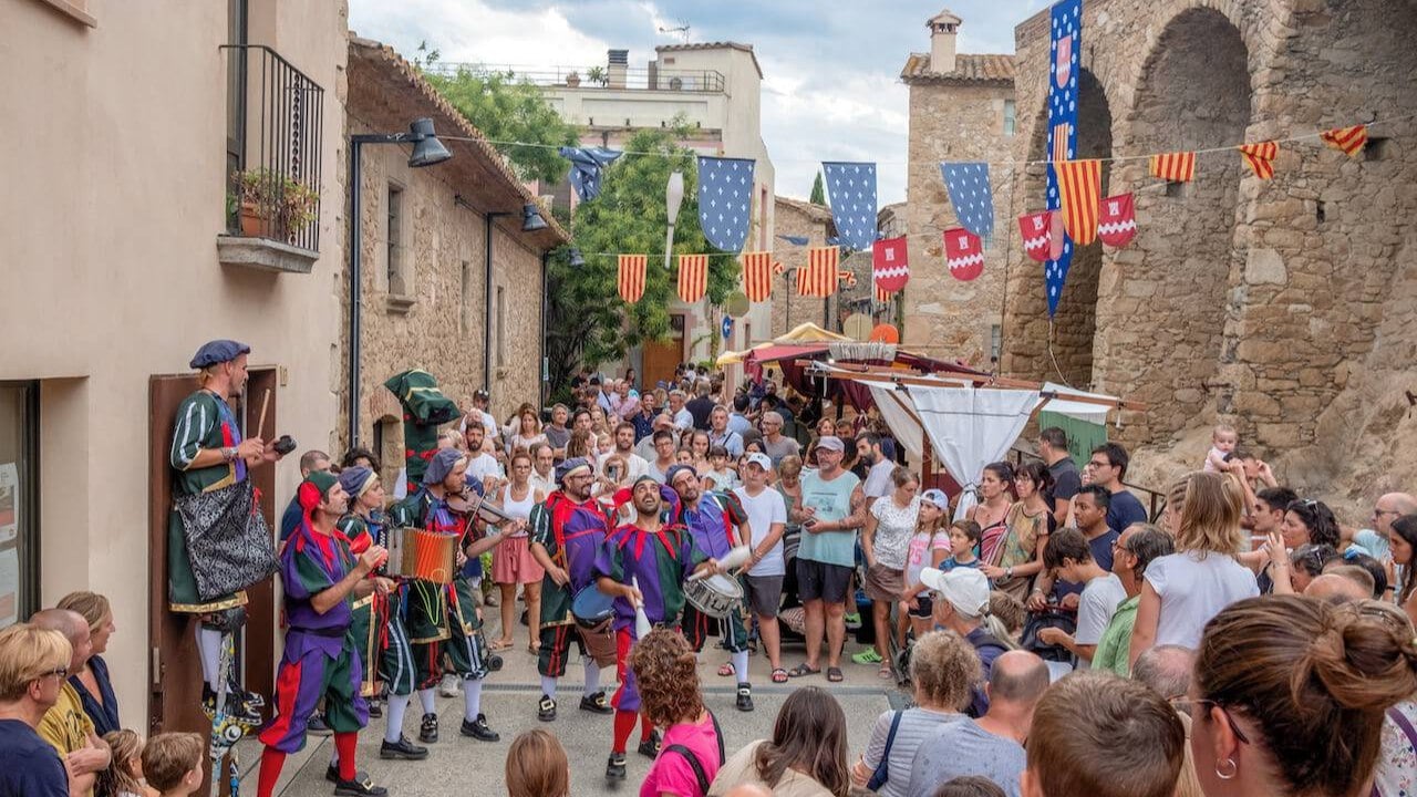 Mercat medieval de castell platja daro portada