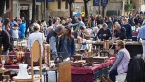 Mercat dartesans antiquaris i brocanters de sant narcis a girona foto
